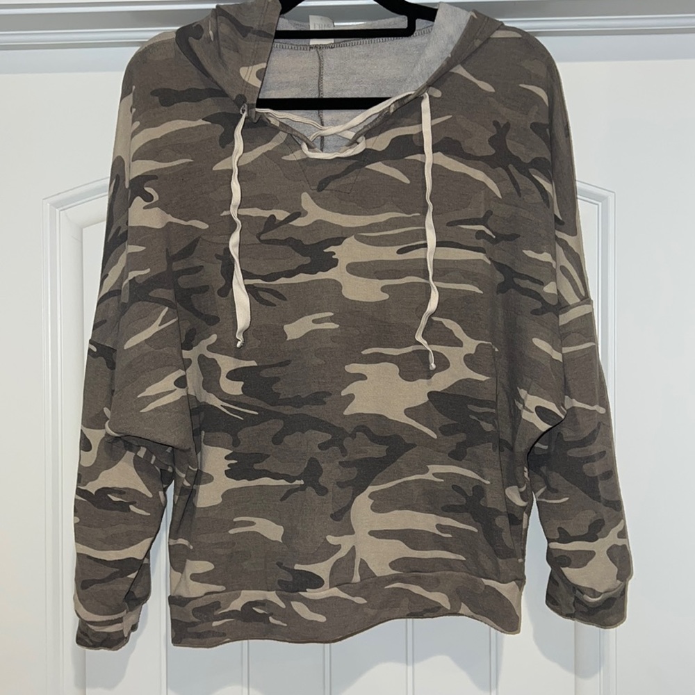 Sew in love (local boutique) camo light weight sweat shirt.